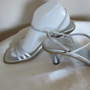 Ladies silver sandals size 7.5 Outline